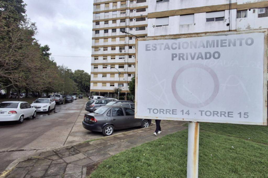 Estacionar: una batalla diaria en Villa Elisa