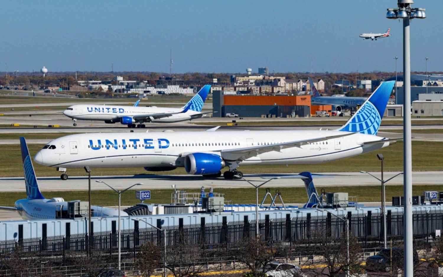 Miles de cancelaciones de vuelos y demoras en EEUU por conflicto con los controladores 	