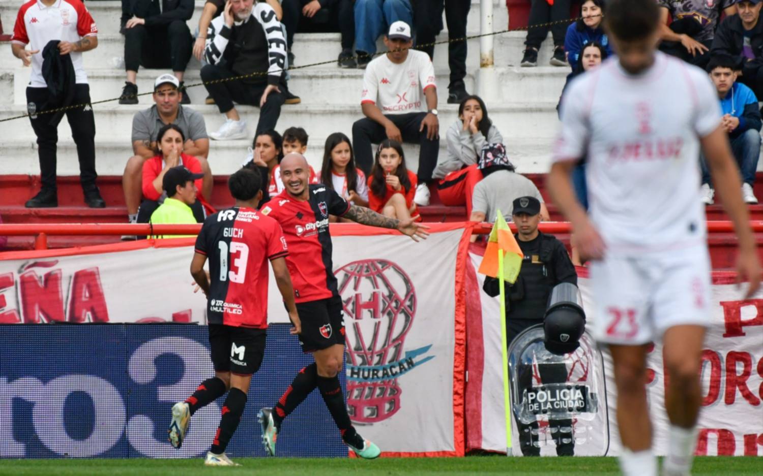 Huracán relega posiciones en la clasificación tras perder de local con Newell’s, que acaricia la salvación del descenso