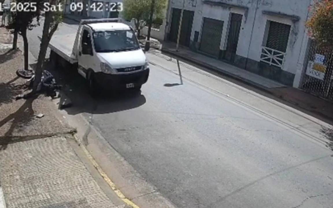 Un chofer atropelló y mató a un motociclista tras una discusión callejera en Azul