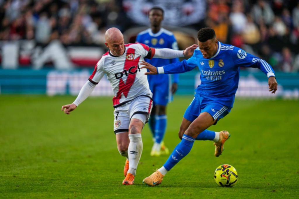Real Madrid sigue siendo líder y se acercó Barça