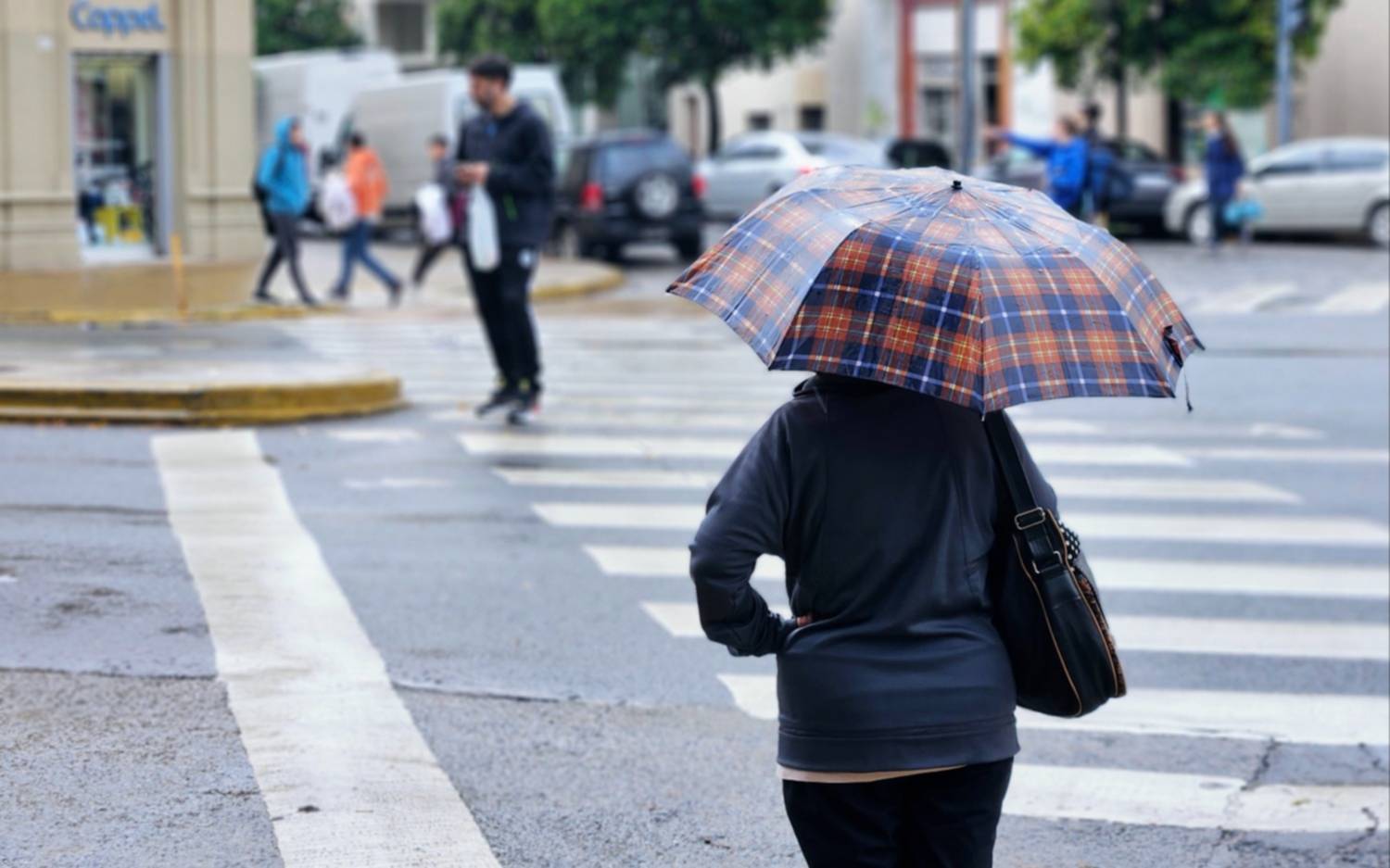 Alerta “Amarillo” en La Plata por tormentas y con altas temperaturas: cuándo llega la lluvia