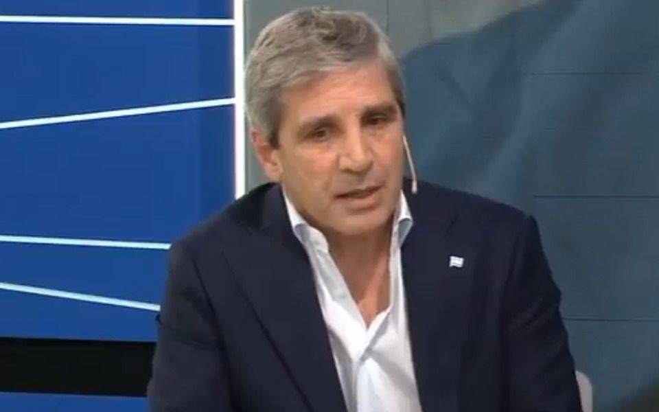 Luis Caputo, al defender el esquema de las bandas: "Andá a dormir tranquilo, con el dólar no va a pasar nada"
