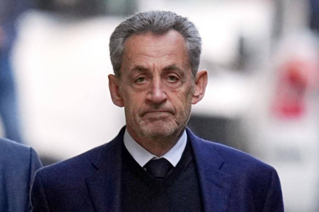 Sarkozy salió de prisión y regresó a su casa en libertad condicional