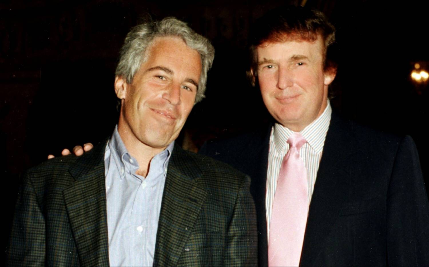 Escándalo en EEUU: demócratas publican correos sobre Jeffrey Epstein y dicen que Trump "habría estado horas con una víctima" sexual