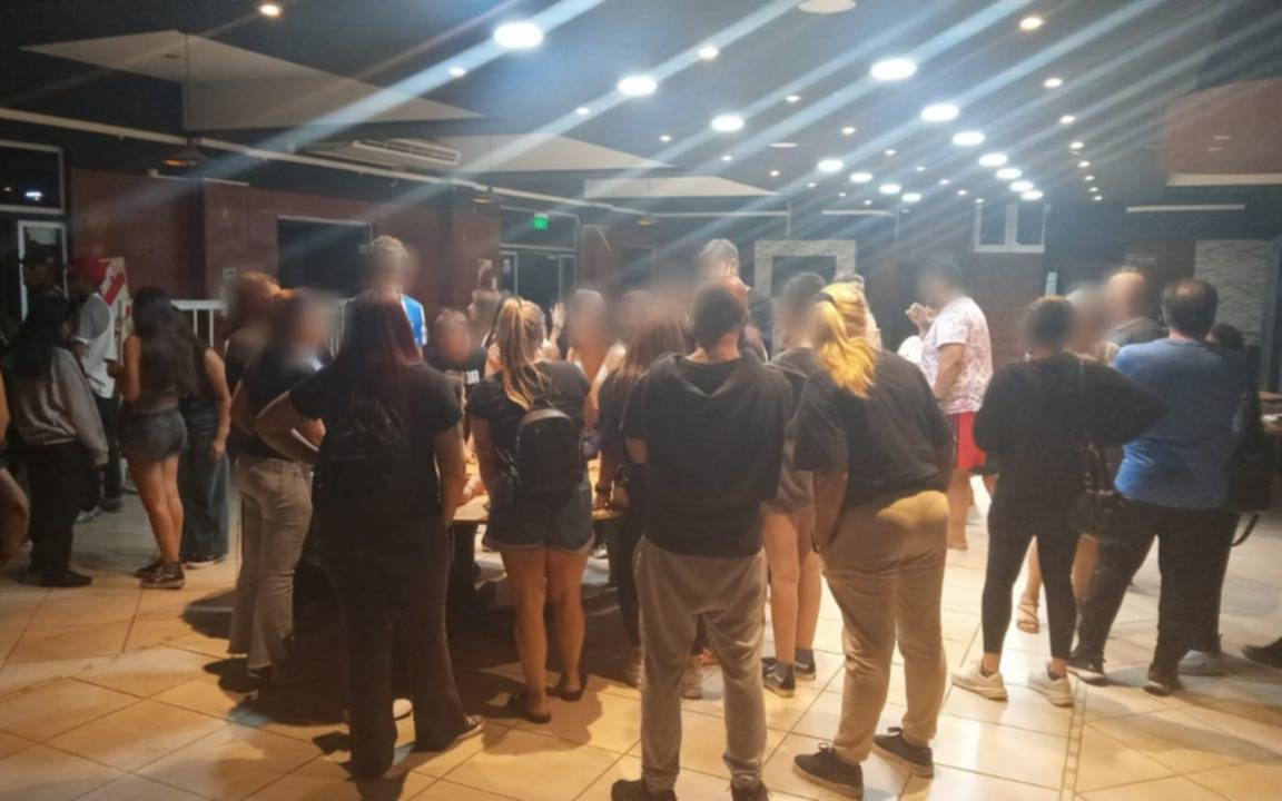 Fuerte malestar por una presunta estafa a estudiantes en un salón de las afueras de La Plata