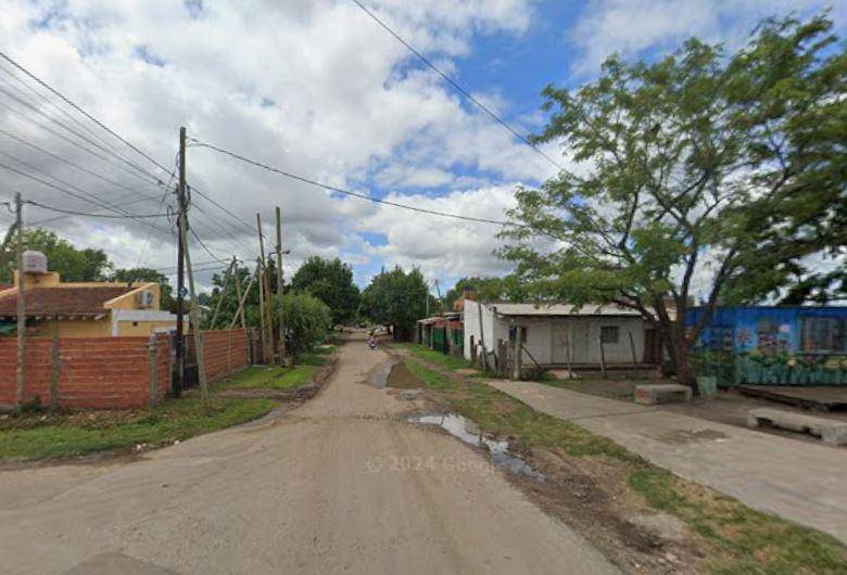 Le clavaron un cuchillo para sacarle la bicicleta