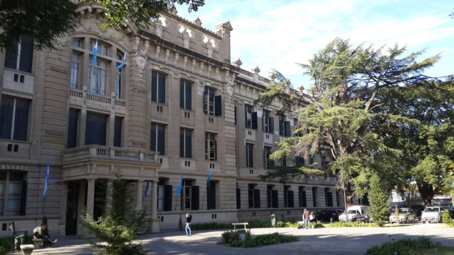 Qué pasará el 19 de noviembre en La Plata: ¿habrá clases en las escuelas de la Región?