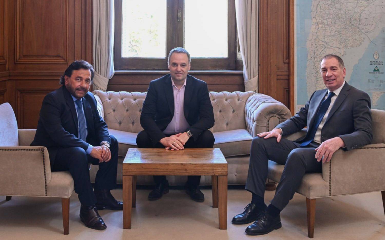 Sigue la ronda con los gobernadores: Adorni y Santilli recibieron a Gustavo Sáenz, de Salta