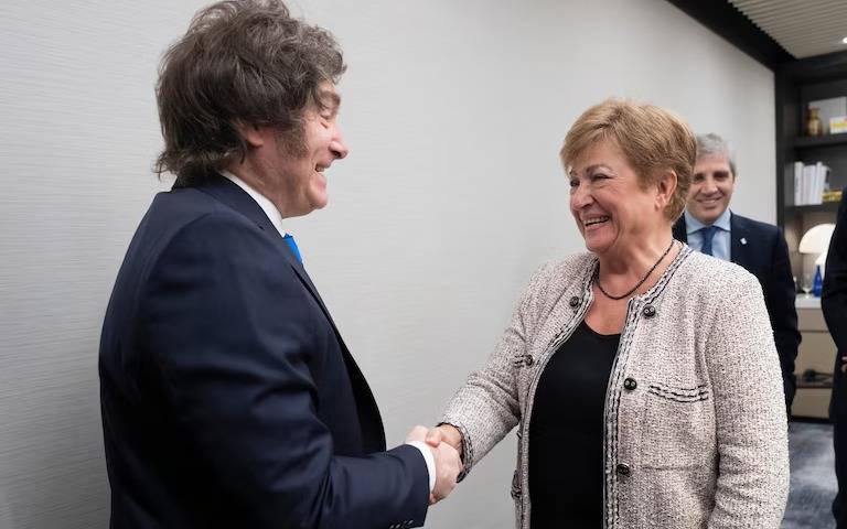 El FMI destacó el apoyo financiero de EEUU e insistió con la importancia de "acelerar la acumulación de reservas" 