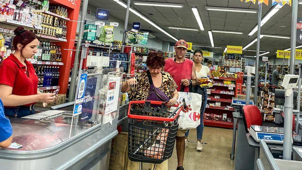 Importante cadena de supermercados busca reforzar su plantel: empleos que ofrecen y salarios