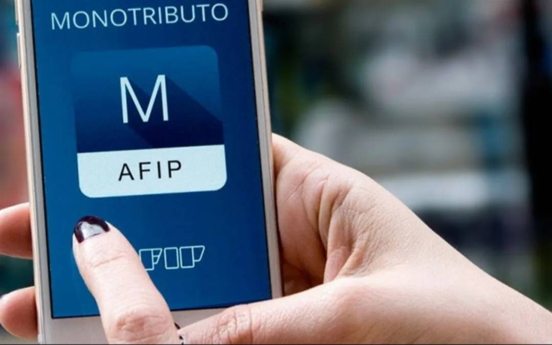 Milei desmintió la eliminación del monotributo: “Operaciones de delincuentes”