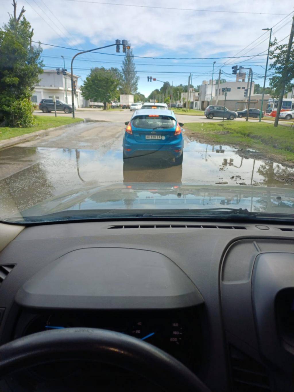 Queja por una laguna que no se seca en la esquina de 25 y 508