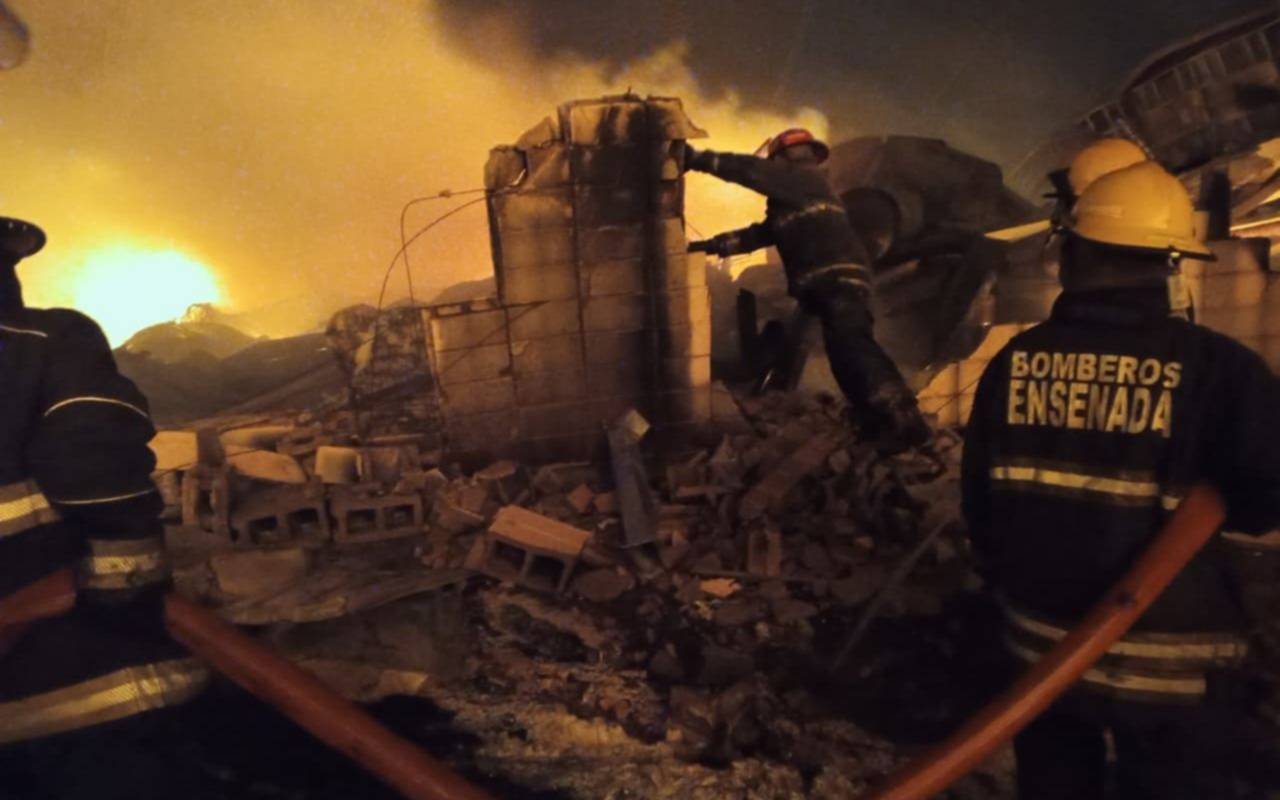 Bomberos de La Plata, Berisso y Ensenada se sumaron a combatir el incendio en el predio industrial de Ezeiza