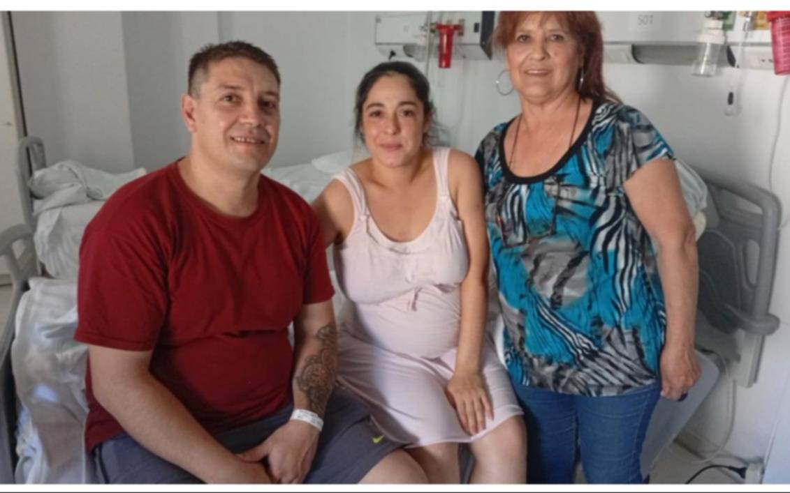Milagro y felicidad por un singular nacimiento de trillizos que sucede uno en un millón: "Es la primera vez en La Plata"