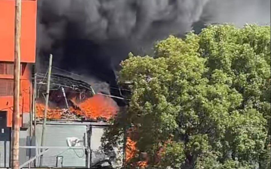 Se incendia una fábrica textil en Villa Celina