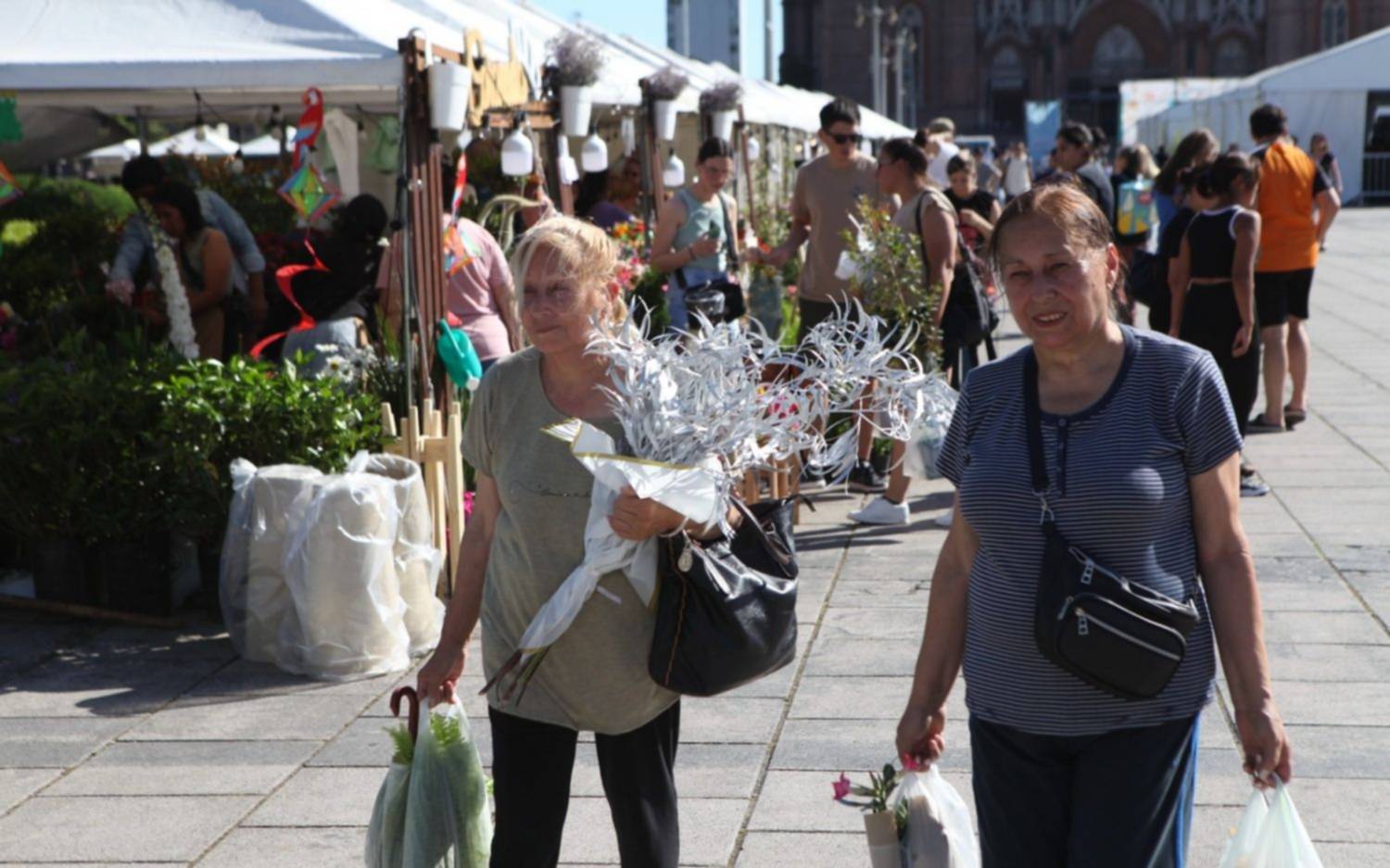 Con más de 70 mil visitantes, “La Plata en Flor” vive su último día en Plaza Moreno