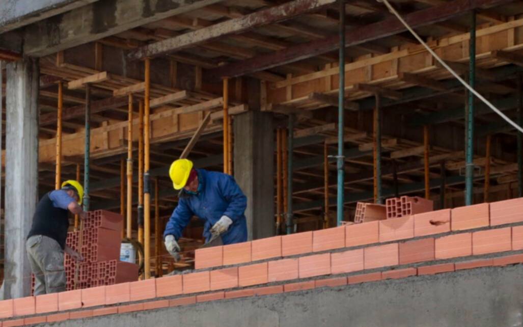 Arquitectos contra la Comuna: presentaron un amparo por la suspensión de obras en La Plata