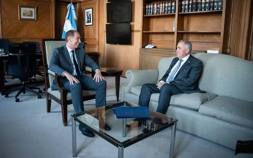 Santilli suma avales para el Presupuesto 2026 y recibirá a un nuevo gobernador en Casa Rosada