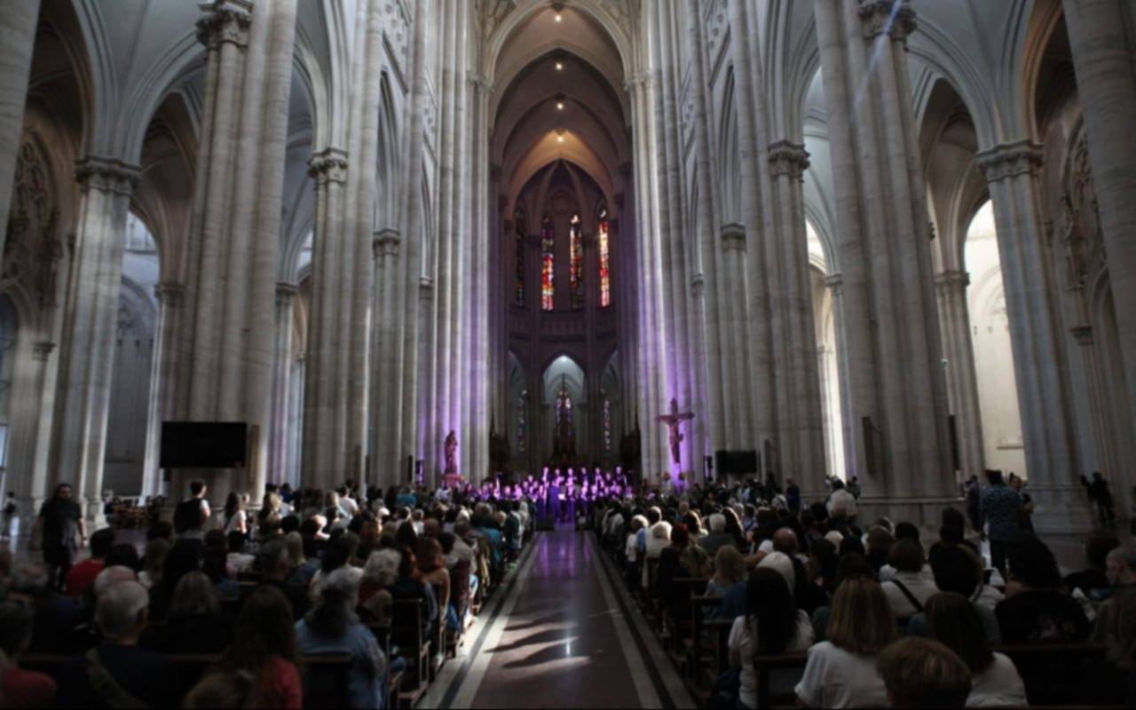Interior de la Catedral de La Plata durante la Misa Criolla