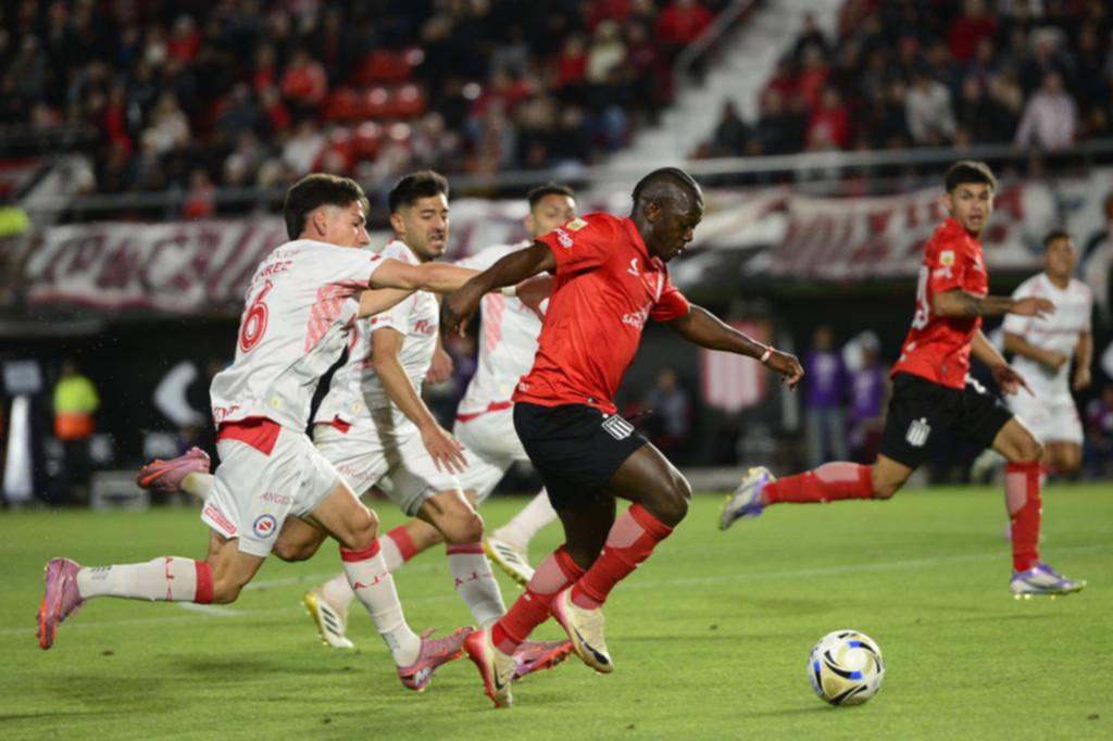 Se deshilacha sin pausa y la continuidad del Barba cotiza a su valor más bajo