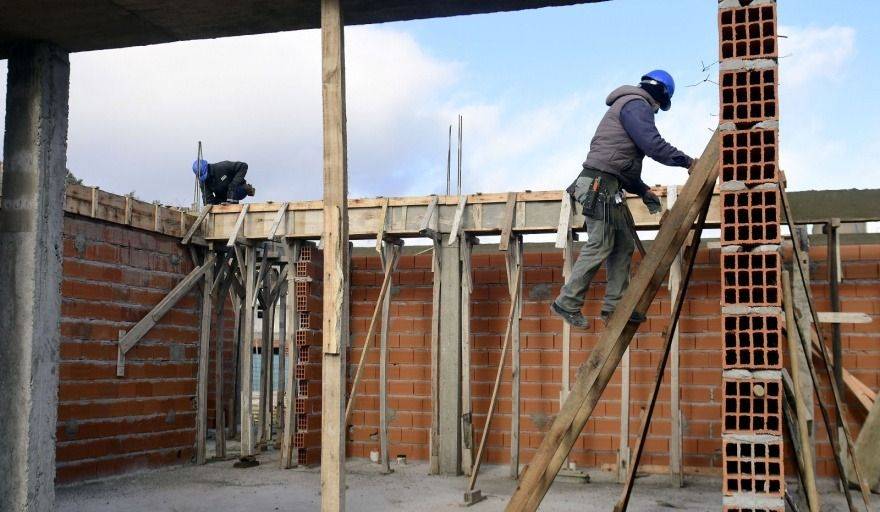 "Preocupación y profundo rechazo": ingenieros y el conflicto ante el freno en varias obras en La Plata