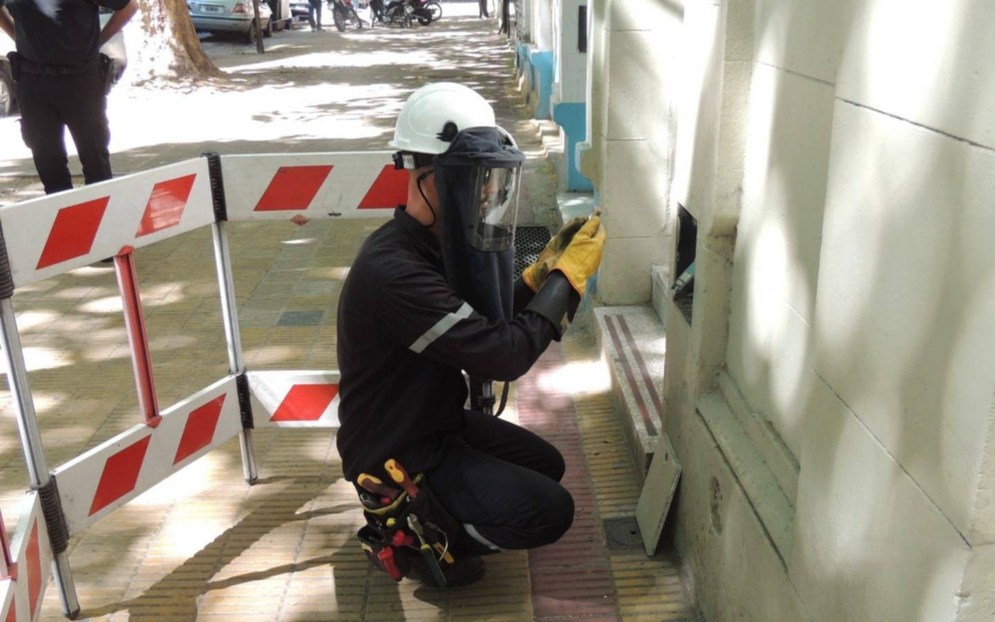 Fraude eléctrico en La Plata: detectan 30 supermercados con medidores "tocados" y más de 15 comercios "enganchados" a la luz