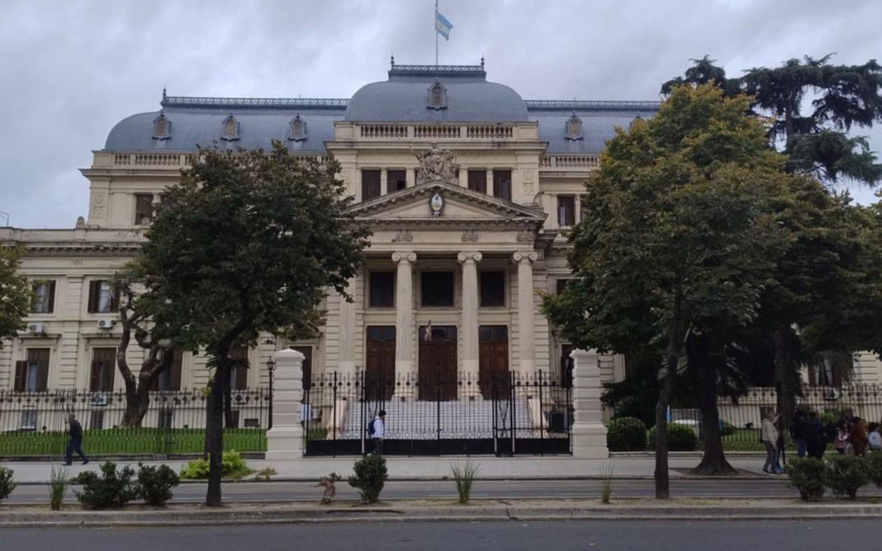 El Presupuesto y la ley fiscal de Axel Kicillof lograron dictamen en la Legislatura bonaerense