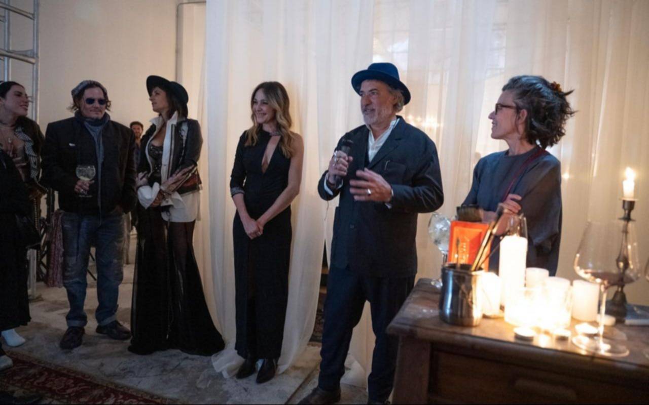 Jorge “Corcho” Rodríguez abrió su atelier y exhibió sus obras a Johnny Depp y amigos íntimos