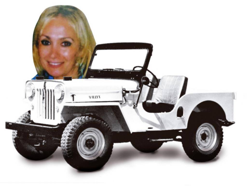 Las hermosas y rubias amazonas del Jeep blanco