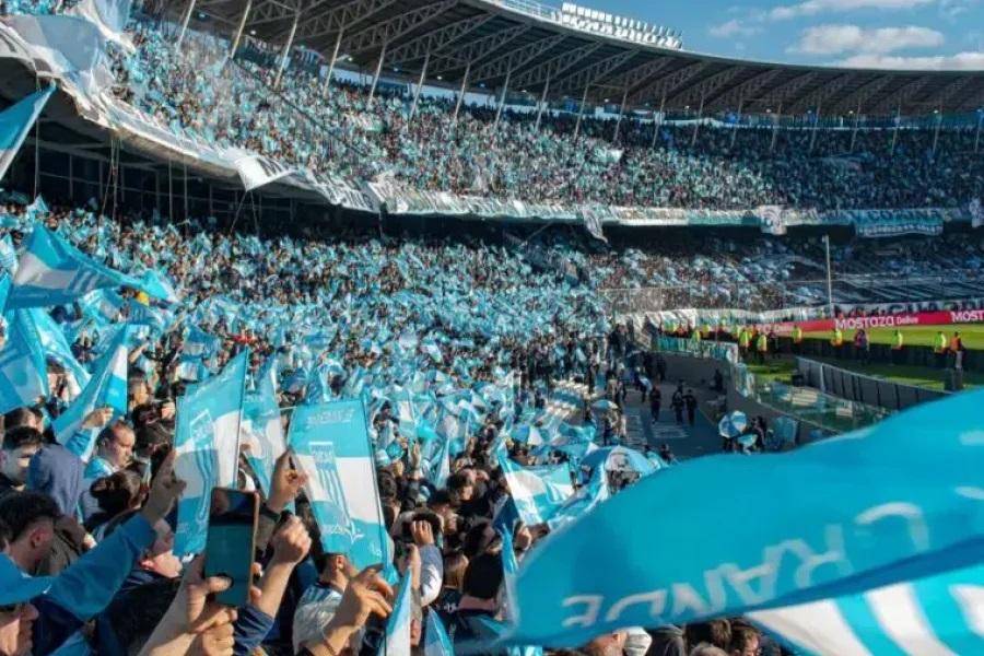 Marcha atrás: Racing podrá llevar público en el clásico ante River