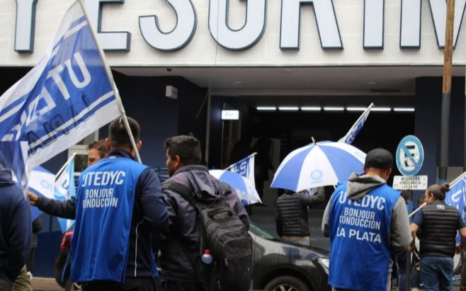 Los empleados de Gimnasia seguirán con retención de tareas 