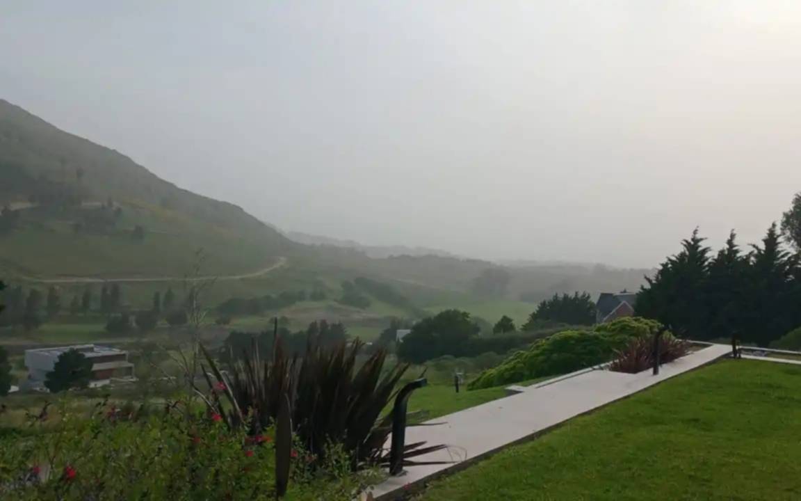 Humo y polvo cubrieron el cielo de Tandil por incendios en la Patagonia y fuertes vientos