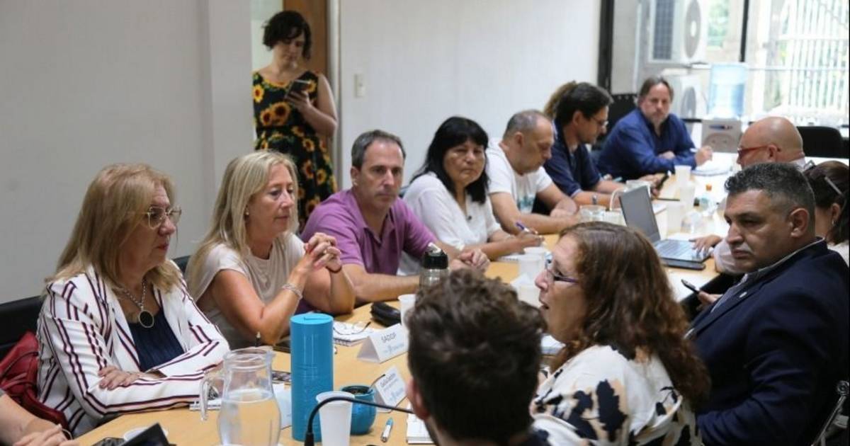 La paritaria bonaerense, sin oferta y con el aguinaldo "condicionado ...
