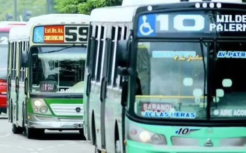 Las empresas de micros del AMBA solicitaron pagar el sueldo en 2 cuotas y el aguinaldo en 6
