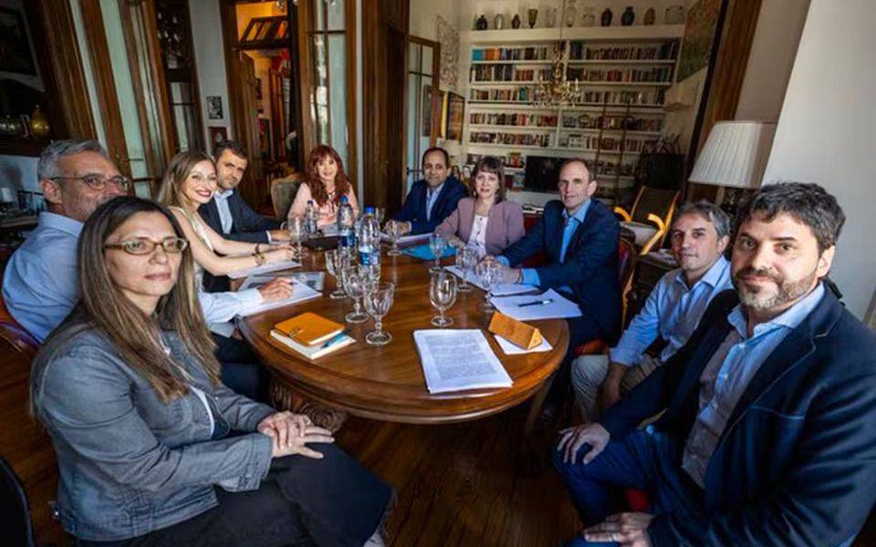 "Dos veces por semana" y "dos horas de duración": limitan las visitas de Cristina Kirchner en su prisión domiciliaria