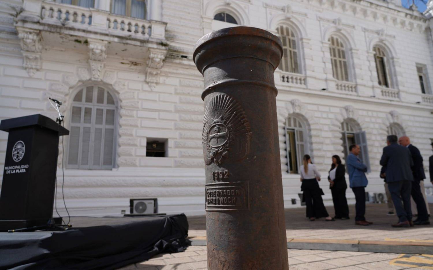 Restituyeron un mojón fundacional de La Plata