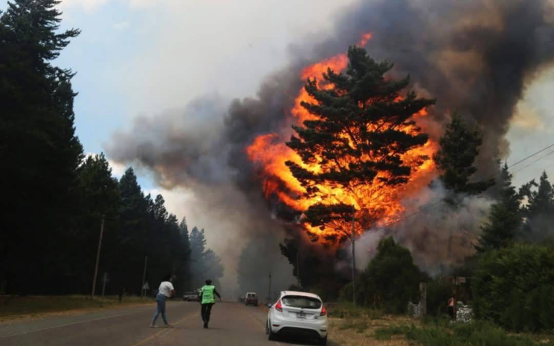 El incendio en Epuyén ya arrasó más de 200 hectáreas