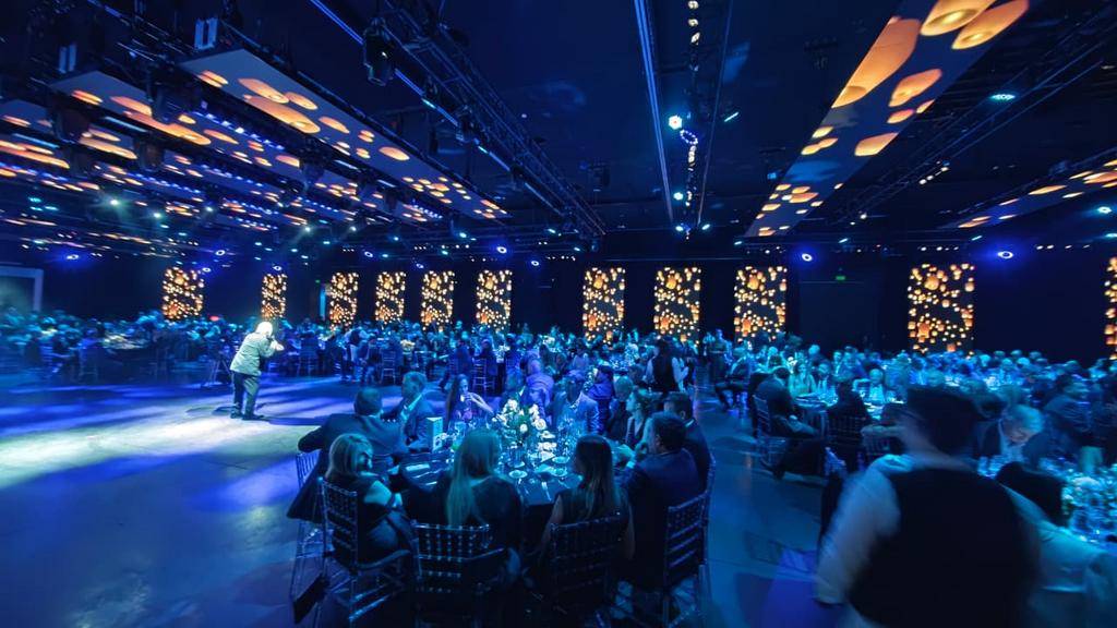 Los asistentes a la cena solidaria de la Ciudad