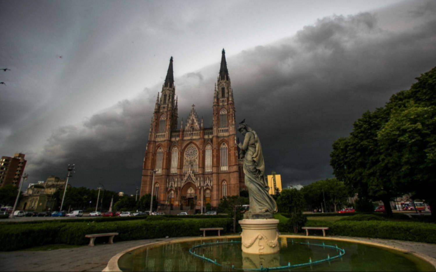 Activan en La Plata el alerta amarillo por tormentas y fuertes vientos: a qué hora llega lo peor del temporal