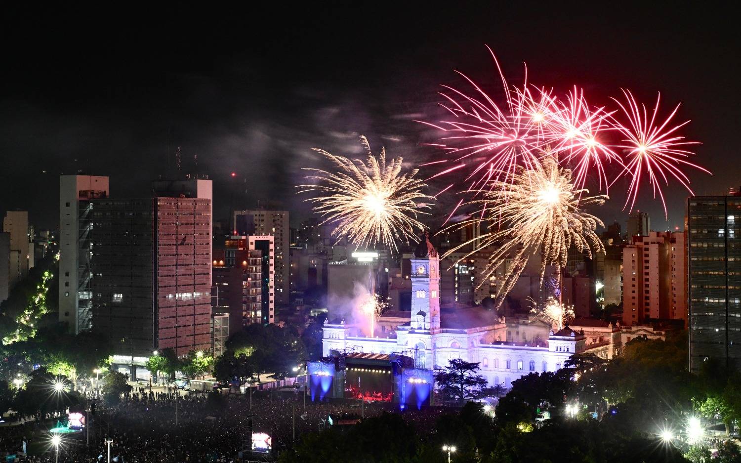 Cinco detenidos durante los festejos por el 143° aniversario de La ...