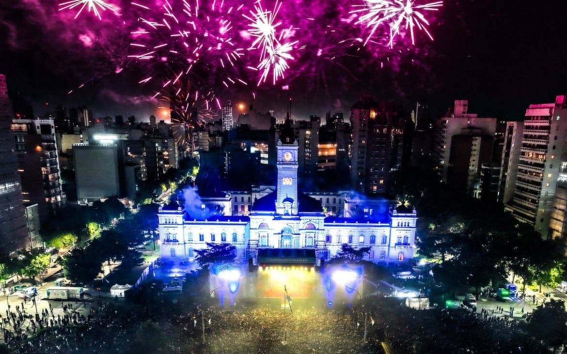 20/11/2025 | UN DÍA MÁS.-  Lo que dejó la gran fiesta en Plaza Moreno, finde extra largo y más
