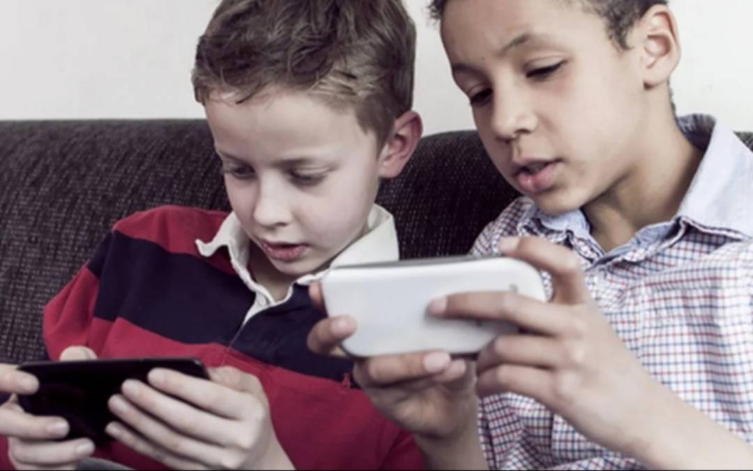 El Gobierno dará acceso a jóvenes desde los 13 para que inviertan en bonos y acciones