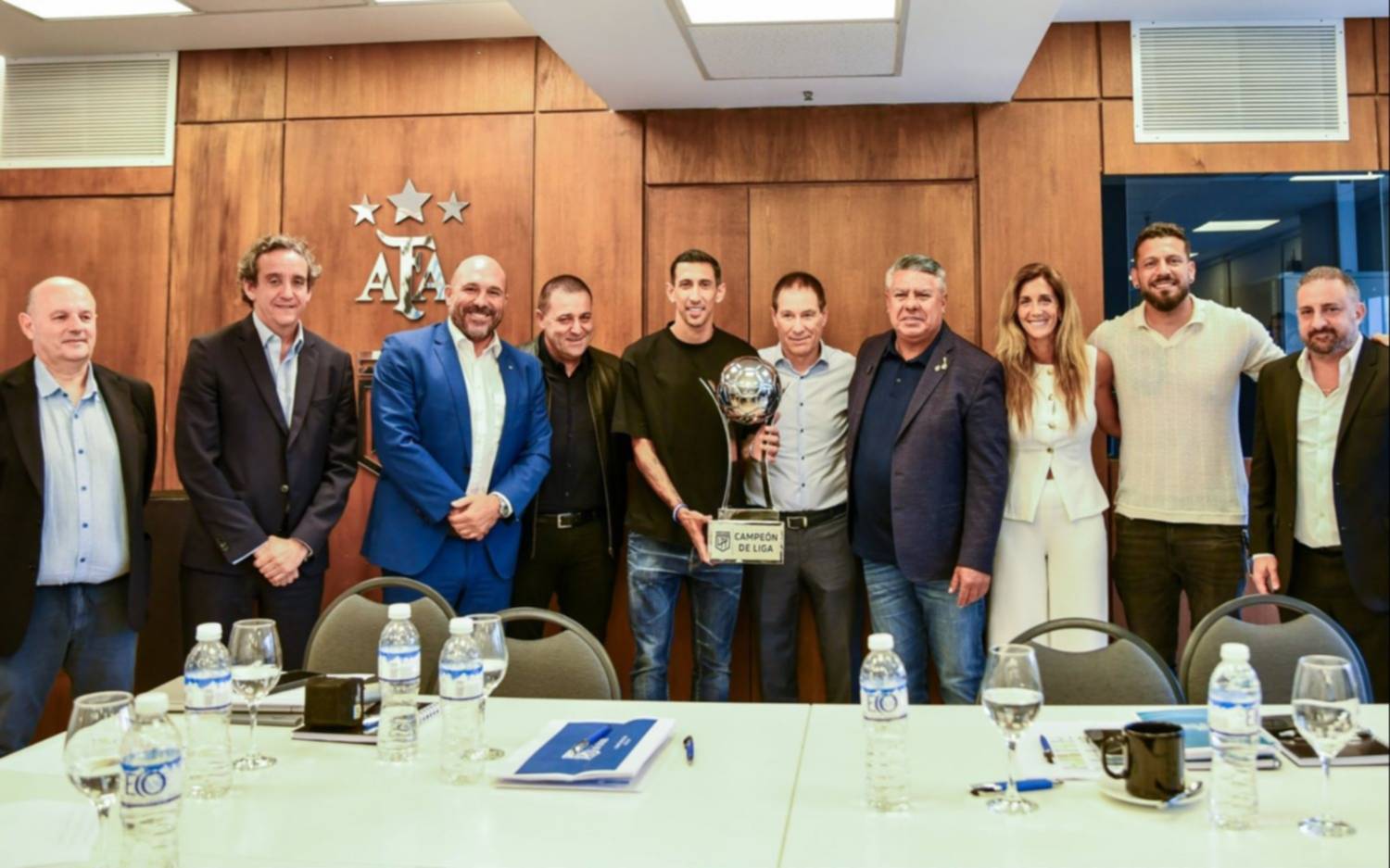 Escándalo por el título a Central: Estudiantes desmintió la votación en AFA y Toviggino le dijo "pecho frío" a Verón