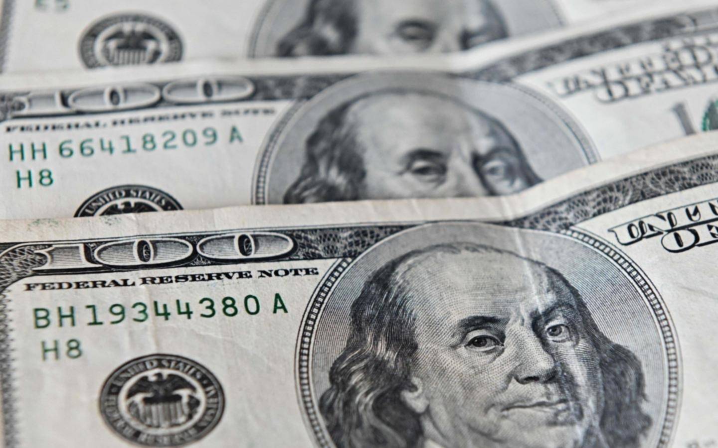 El dólar finalizó la semana en alza: subió a $1.450