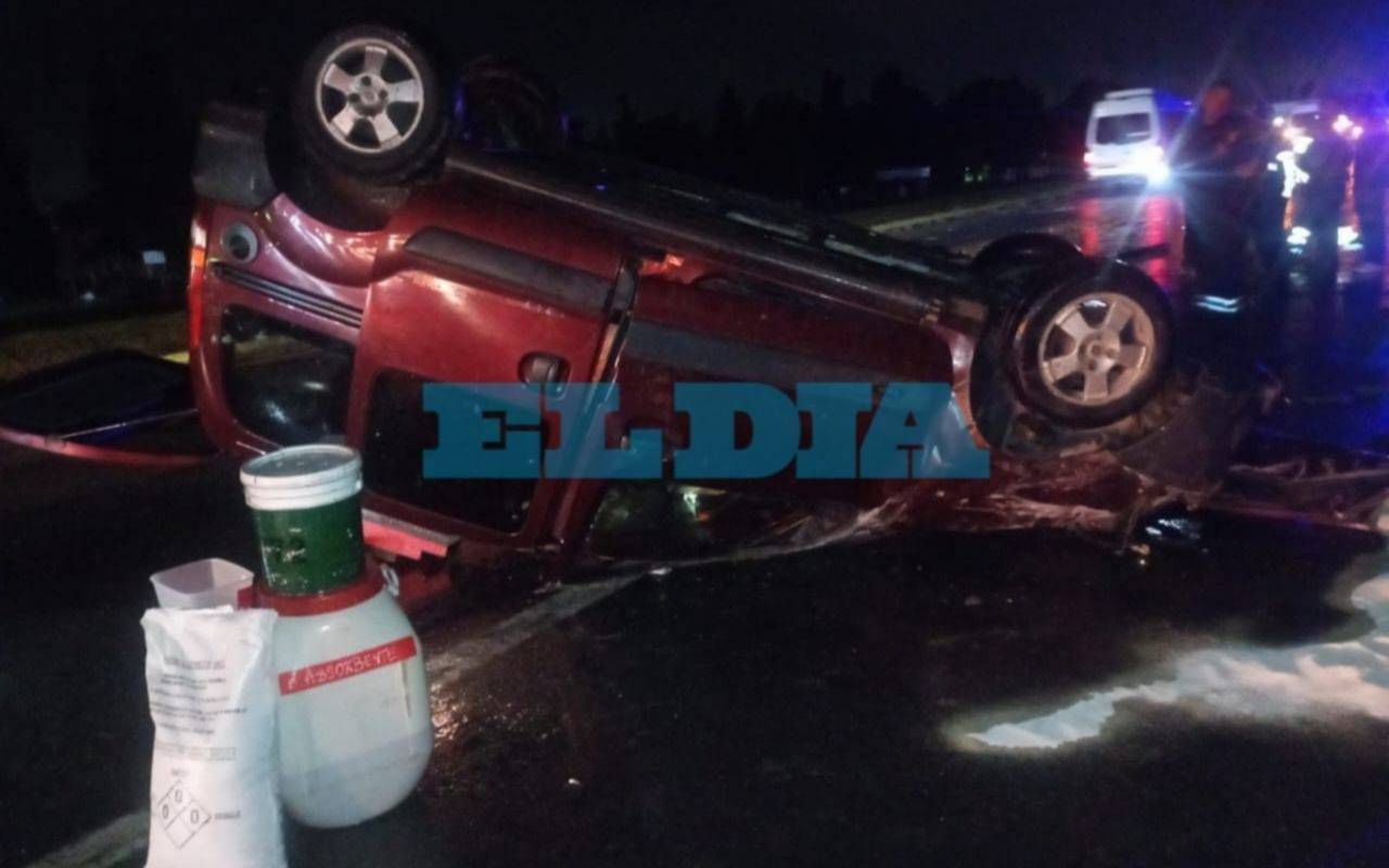 Choque y vuelco en Ruta 2: dos jóvenes heridas y demoras en el inicio del fin de semana XXL