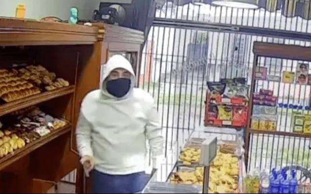 Asaltaron una panadería y amenazaron a la empleada en La Plata