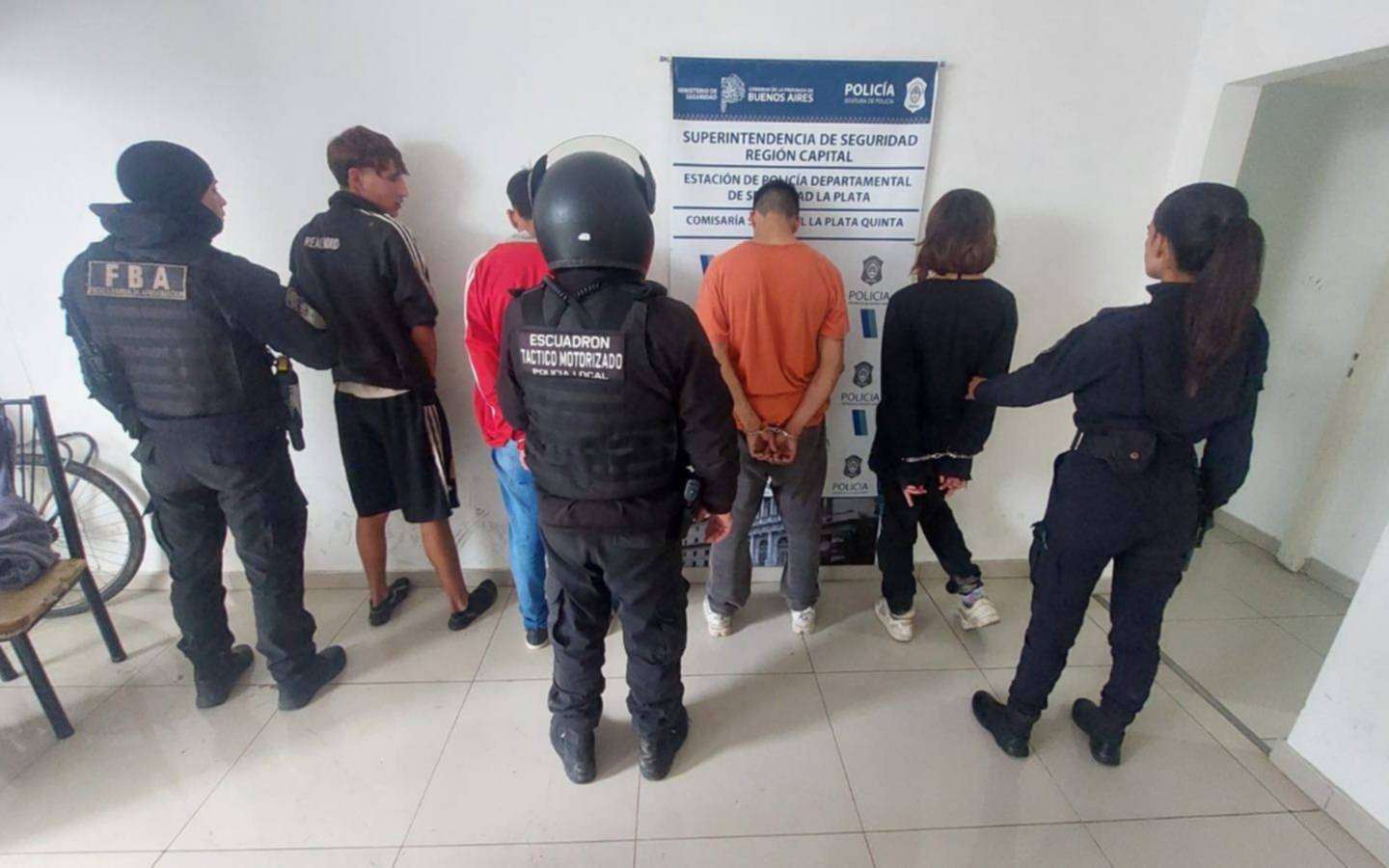 Violento intento de robo en un minimercado de La Plata: hirieron a un empleado