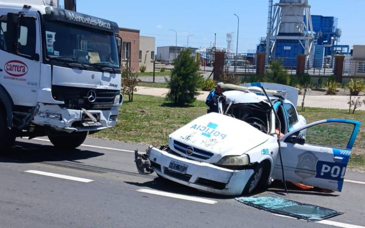 Tragedia en la Ruta 11: murió un Jefe de la Policía Vial en un accidente entre un camión y patrullero
