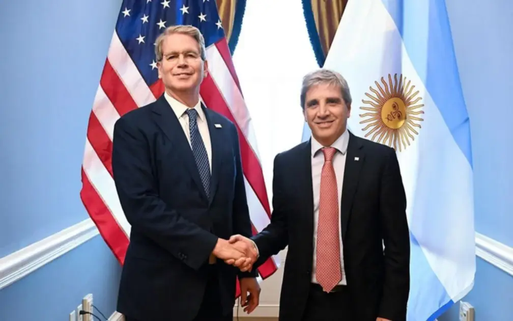 Caputo negó caída del rescate de EEUU por US$20.000 millones y dijo que Argentina desistió "por la mejora del mercado"